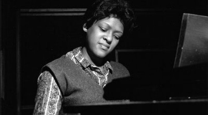 Shirley Scott at the piano keys -- Philadelphia jazz organist -- Kissa Kissa
