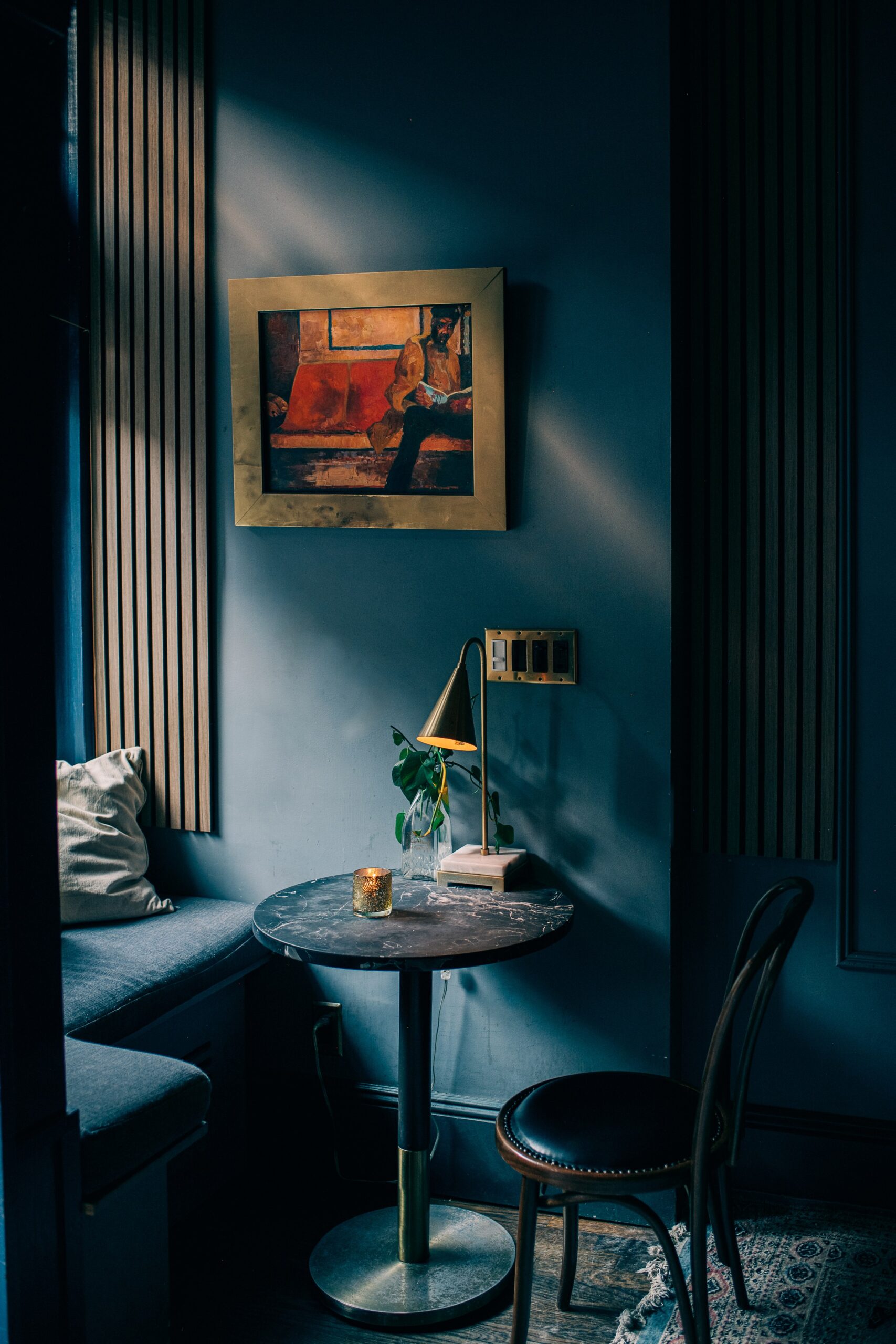 Kissa Kissa — Blue room corner