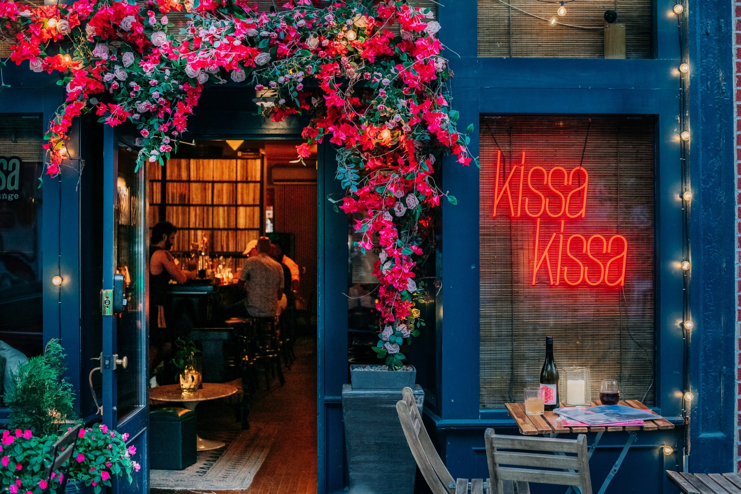 Kissa Kissa — The Franklin Avenue storefront at night